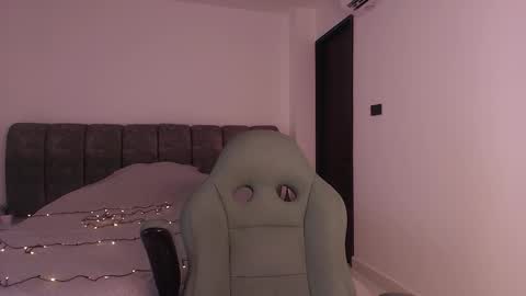 MIKEE online show from November 2025 03:06:01 AM