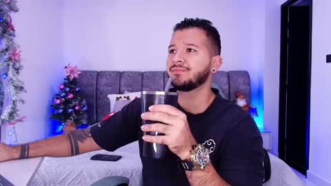 MIKEE online show from December 2025 03:01:02 AM