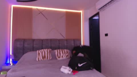 MIKEE online show from February 2026 03:03:02 AM