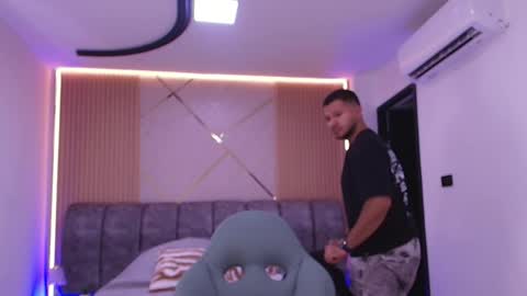 MIKEE online show from February 2026 03:02:02 AM