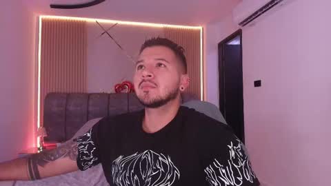 MIKEE online show from February 2026 03:04:01 AM