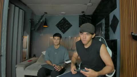 Snapshot of mr_mois chatting on April 2026 09:06:02 PM mr_mois online show from April 2026 09:06:02 PM