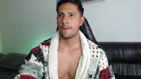 Snapshot of mr_real_aaron chatting on May 2026 03:57:02 AM AARON online show from May 2026 03:57:02 AM