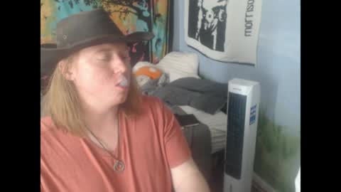 mr_strawberry online show from April 2026 02:10:01 PM