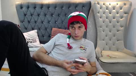 Snapshot of mr_williseo chatting on December 2024 11:42:01 PM williseo online show from December 2024 11:42:01 PM