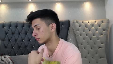 Snapshot of mr_williseo chatting on January 2025 08:03:02 PM williseo online show from January 2025 08:03:02 PM