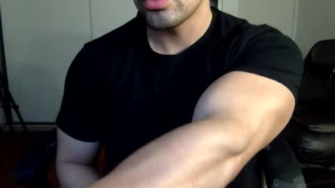 Snapshot of mrbree chatting on July 2026 06:18:02 PM Mr Bree online show from July 2026 06:18:02 PM