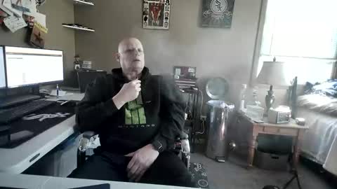 Snapshot of mrclean_55 chatting on October 2025 04:18:01 PM MrClean55 online show from October 2025 04:18:01 PM