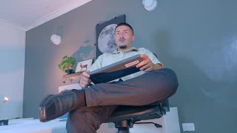 Mr Fox online show from November 2025 07:56:01 PM