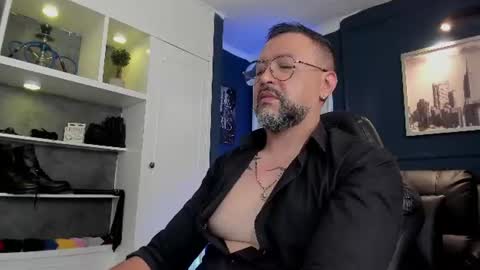Snapshot of mrfrank_tattoo chatting on June 2026 02:21:02 PM MrFrank. online show from June 2026 02:21:02 PM
