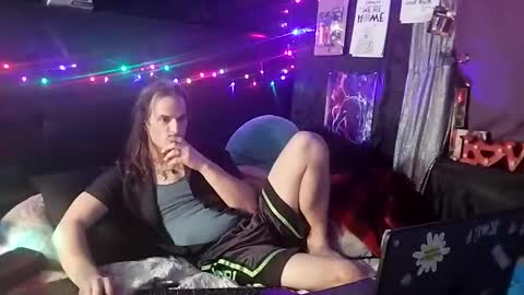 Snapshot of mrkinksized chatting on February 2025 03:43:02 AM MrKinkSized online show from February 2025 03:43:02 AM