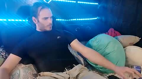 Snapshot of mrkinksized chatting on March 2025 04:21:01 AM MrKinkSized online show from March 2025 04:21:01 AM