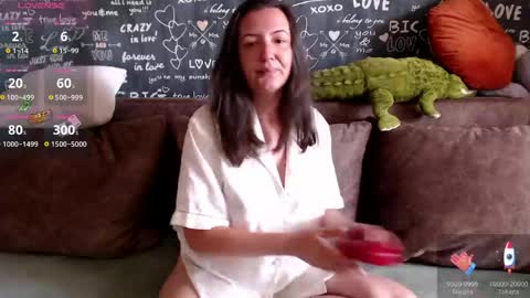 Lara online show from May 2026 09:36:01 AM