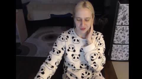 Sasha online show from November 2025 06:04:02 AM