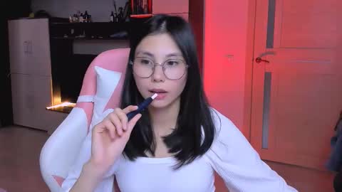 ms_emily_ online show from October 2025 12:36:02 PM