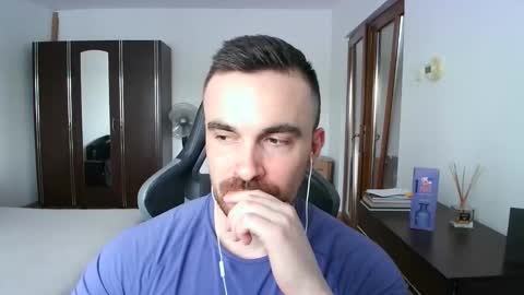 Snapshot of mu5clemania chatting on April 2026 01:32:02 PM Victor online show from April 2026 01:32:02 PM