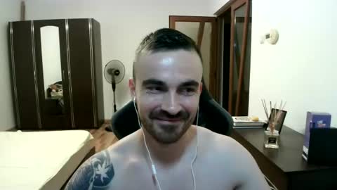 Snapshot of mu5clemania chatting on June 2026 08:35:02 PM Victor online show from June 2026 08:35:02 PM
