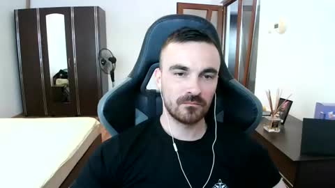 Snapshot of mu5clemania chatting on July 2026 04:10:02 PM Victor online show from July 2026 04:10:02 PM