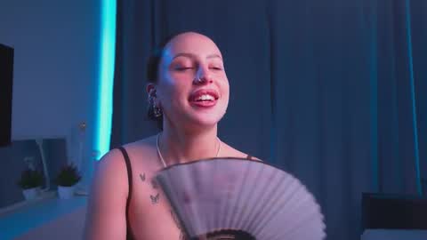 Kira online show from September 2025 07:18:02 AM