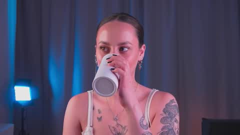 Kira online show from October 2025 07:50:02 AM