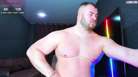 Snapshot of muscularjohnforu chatting on February 2025 02:33:01 PM click icon for peach  online show from February 2025 02:33:01 PM