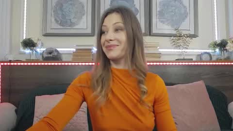 Luna  online show from February 2026 09:31:02 PM