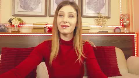 Luna  online show from February 2026 07:11:01 PM