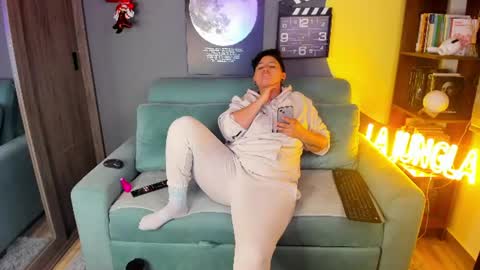 Snapshot of musicayluna chatting on July 2026 01:22:01 AM VALENTINA Luna online show from July 2026 01:22:01 AM