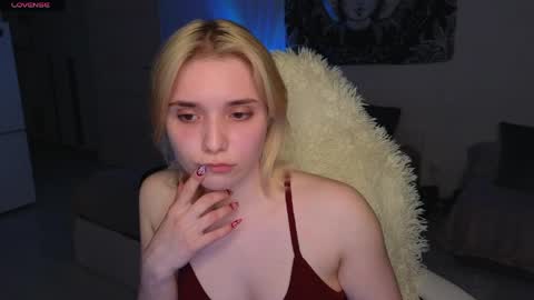 Molly online show from May 2026 09:10:01 PM