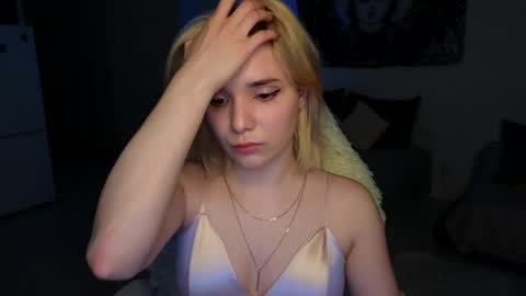 Molly online show from May 2026 09:23:02 PM