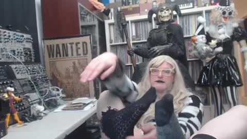 Snapshot of muziknerd chatting on January 2025 12:54:02 AM Muziknerd online show from January 2025 12:54:02 AM