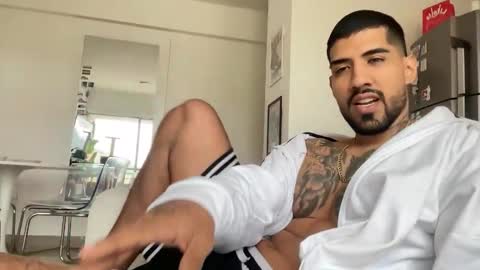 Myke esthetic online show from October 2025 06:41:01 PM