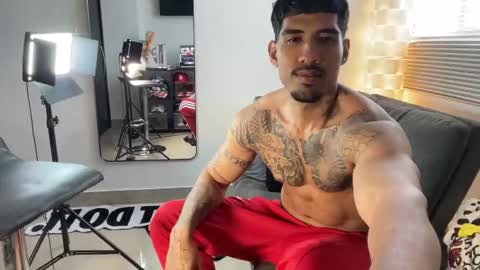 Myke esthetic online show from November 2025 04:55:01 PM