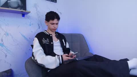 Mykel   online show from November 2025 05:45:02 PM