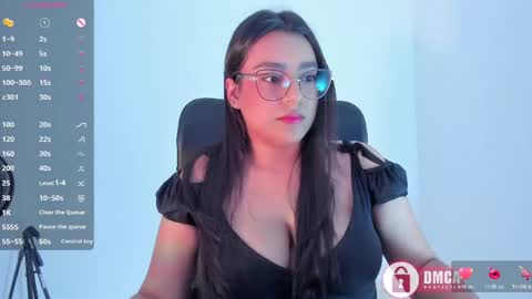 Snapshot of mypretty_isabella chatting on May 2026 09:53:01 PM Bella online show from May 2026 09:53:01 PM