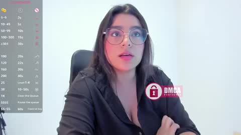 Snapshot of mypretty_isabella chatting on May 2026 09:09:02 PM Bella online show from May 2026 09:09:02 PM