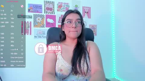 Snapshot of mypretty_isabella chatting on June 2026 10:23:02 PM Bella online show from June 2026 10:23:02 PM