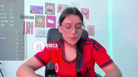 Snapshot of mypretty_isabella chatting on June 2026 02:01:02 AM Bella online show from June 2026 02:01:02 AM