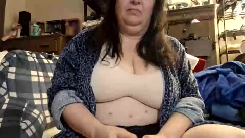 Snapshot of mysteriouswoman18 chatting on December 2025 12:37:02 AM mysteriouswoman18 online show from December 2025 12:37:02 AM