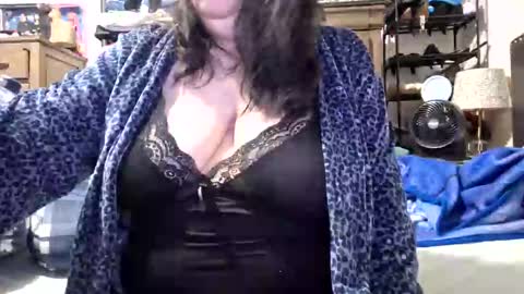 Snapshot of mysteriouswoman18 chatting on December 2025 03:06:01 PM mysteriouswoman18 online show from December 2025 03:06:01 PM