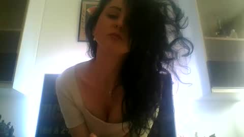 Mystic Arya online show from December 2025 08:41:02 AM