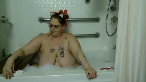 Snapshot of mysticlynn420 chatting on January 2025 11:20:01 AM MysticLynn online show from January 2025 11:20:01 AM