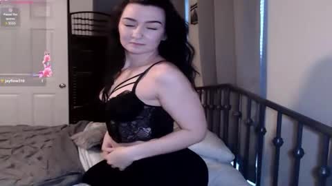 Snapshot of mysticmuse94 chatting on February 2025 01:54:02 PM MysticMuse online show from February 2025 01:54:02 PM