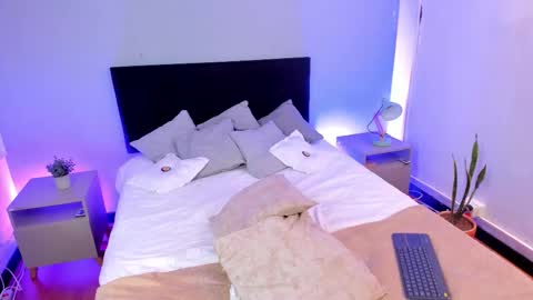 AMY online show from November 2025 07:38:01 PM