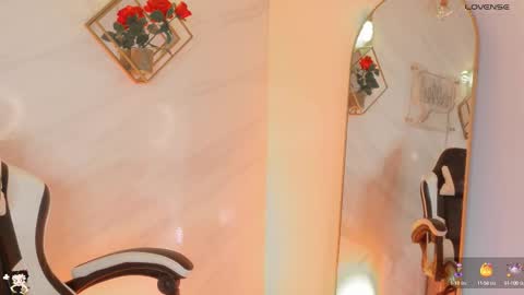 naamah_b online show from October 2025 02:15:01 PM