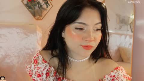 naamah_b online show from November 2025 02:05:02 PM