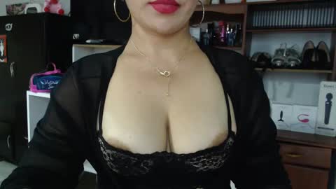 Snapshot of nadia_abaud chatting on February 2025 07:29:02 AM Nadia online show from February 2025 07:29:02 AM