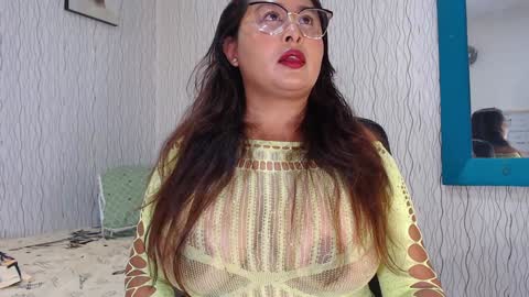 Nadia online show from February 2025 10:13:02 AM