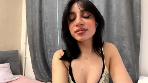 Snapshot of nadinevanni chatting on May 2026 01:16:02 PM Leya online show from May 2026 01:16:02 PM