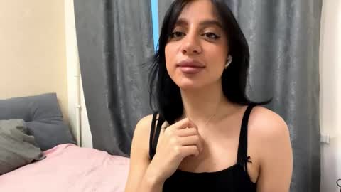 Snapshot of nadinevanni chatting on May 2026 01:37:01 PM Leya online show from May 2026 01:37:01 PM